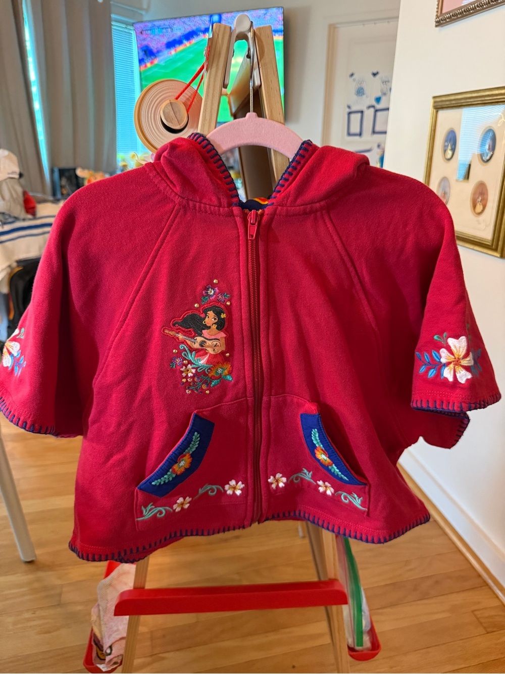 Disney Store ELENA OF AVALOR Hoodie Poncho Jacket Girls Size 4 Red Embroidery